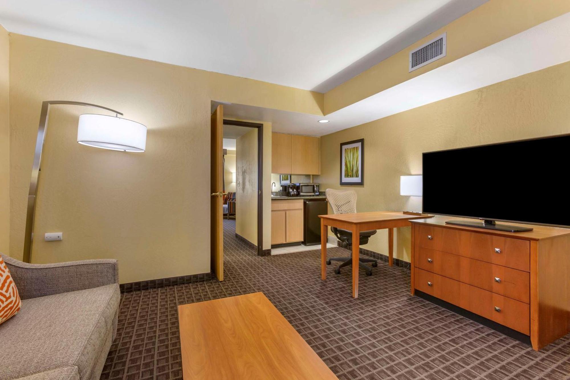 Best Western Plus Scottsdale Thunderbird Suites Экстерьер фото