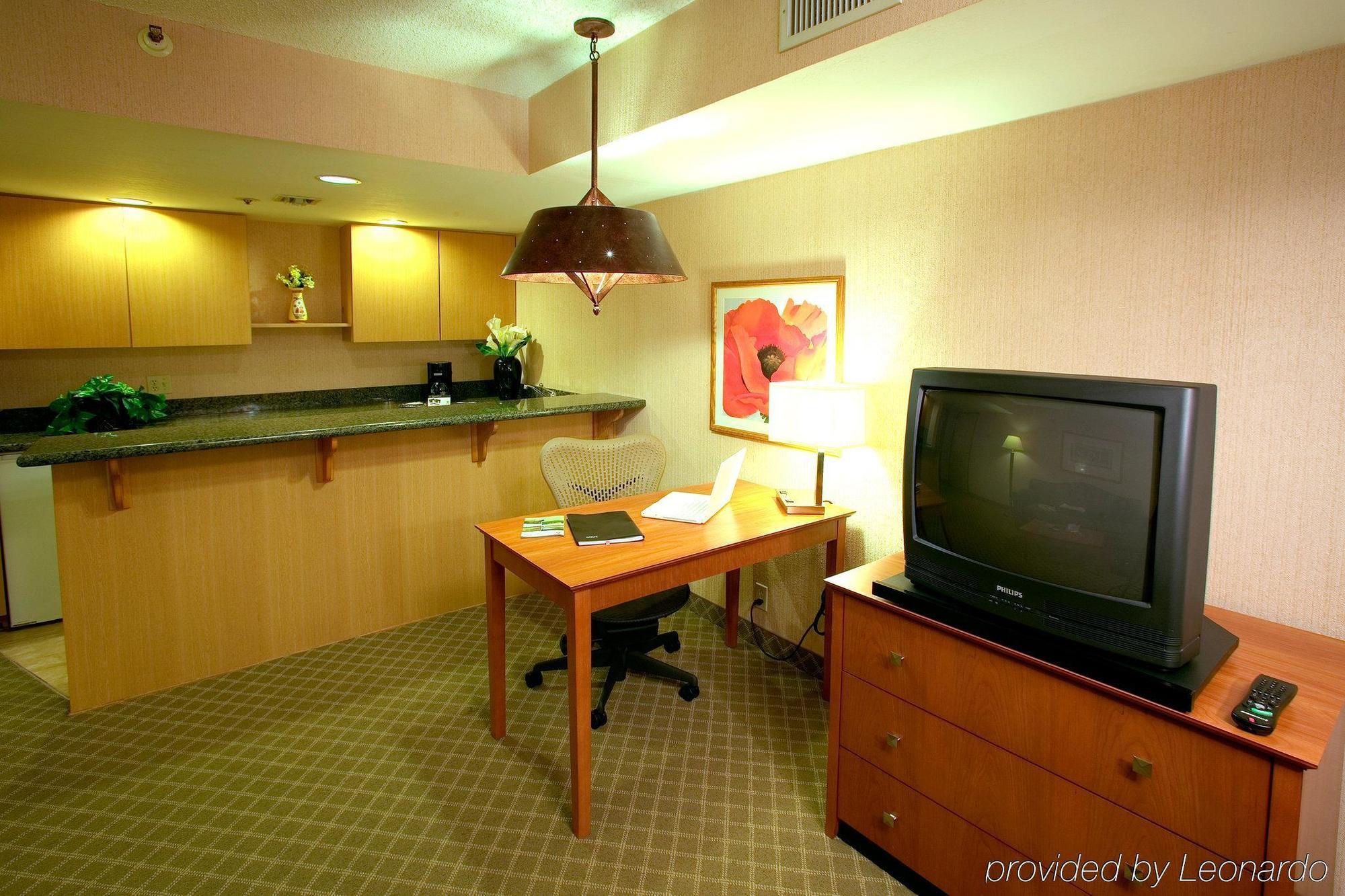 Best Western Plus Scottsdale Thunderbird Suites Номер фото