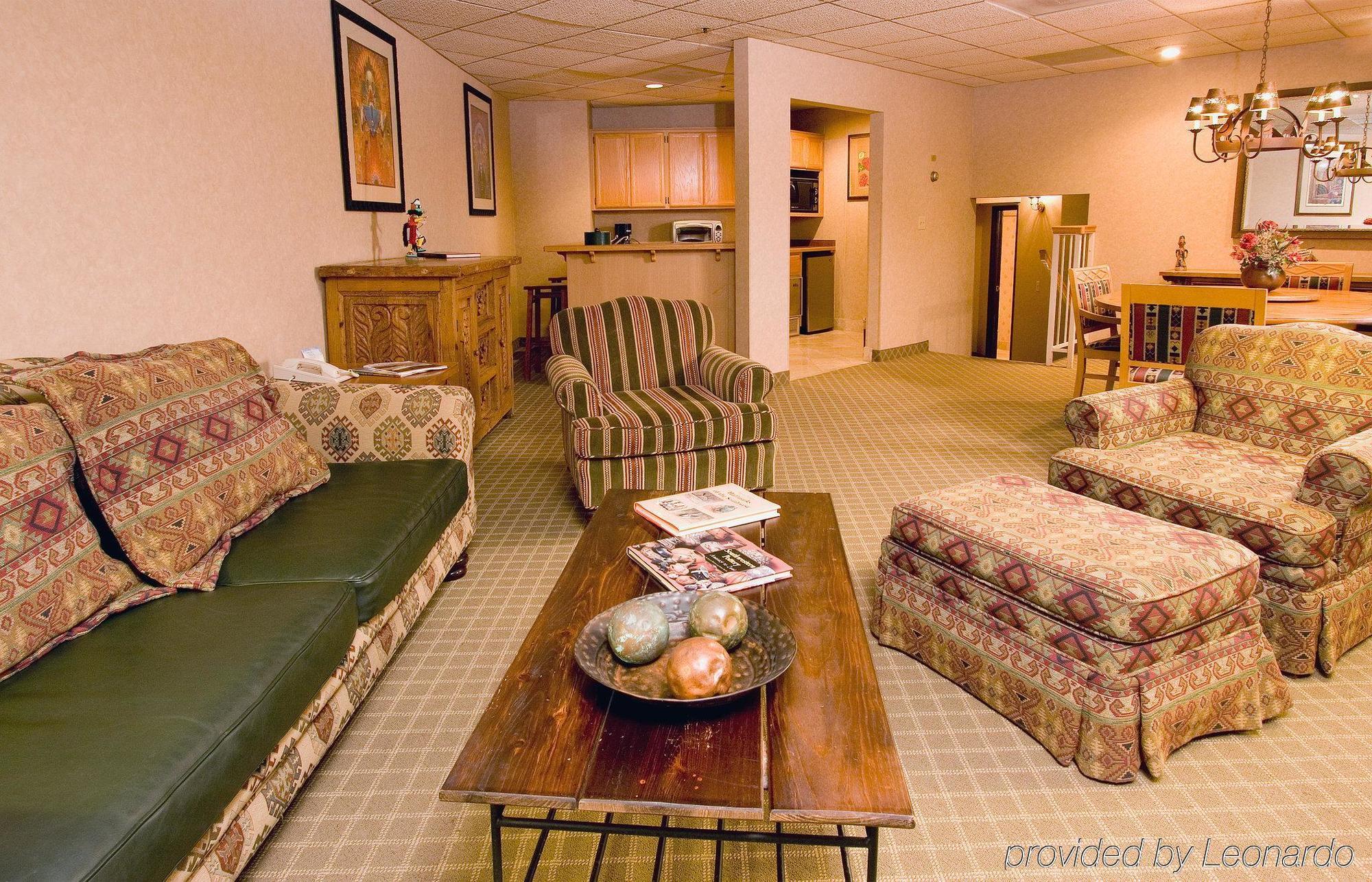 Best Western Plus Scottsdale Thunderbird Suites Интерьер фото