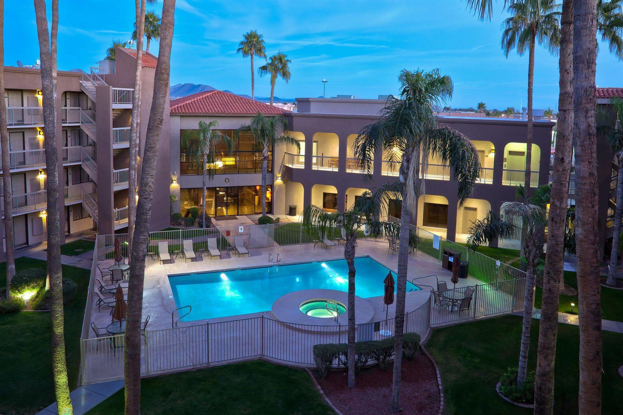 Best Western Plus Scottsdale Thunderbird Suites Экстерьер фото